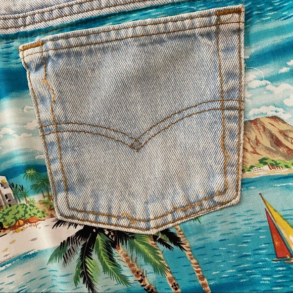 COPY - Levi’s 34 540 Blue Lightwash Hawaiian Fabric Overlay Cutoff Shorty Jeans - Picture 6 of 6